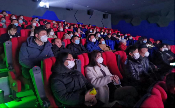 市產業投資集團組織集中觀看紅色電影《絕密黨員名單》574.png